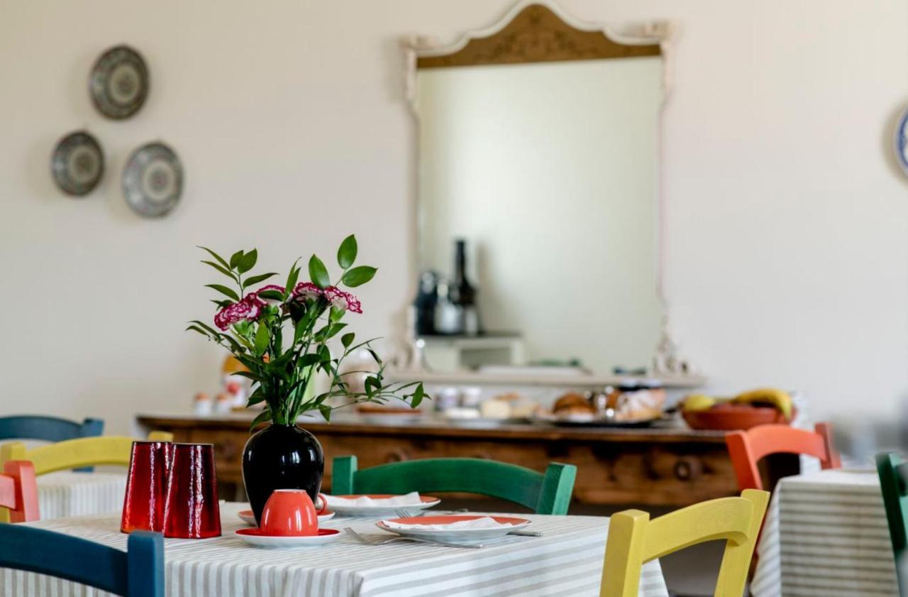 Le Vecchie Persiane - Bed & Breakfast Диано-д'Альба Экстерьер фото