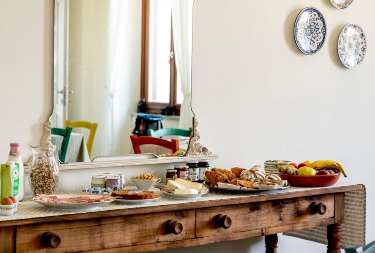 Le Vecchie Persiane - Bed & Breakfast Диано-д'Альба Экстерьер фото