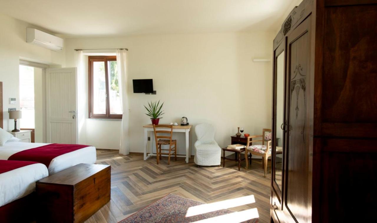 Le Vecchie Persiane - Bed & Breakfast Диано-д'Альба Экстерьер фото